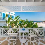 Mavi Beyaz Hotel Palamutbuku